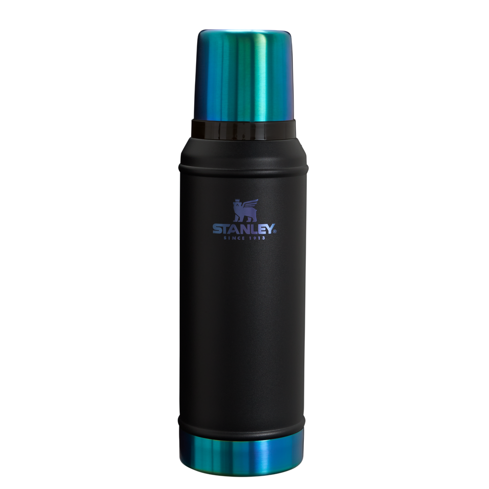 Stanley 1913 The Black Chroma Classic Legendary Bottle 1.0 QT in Black Chroma