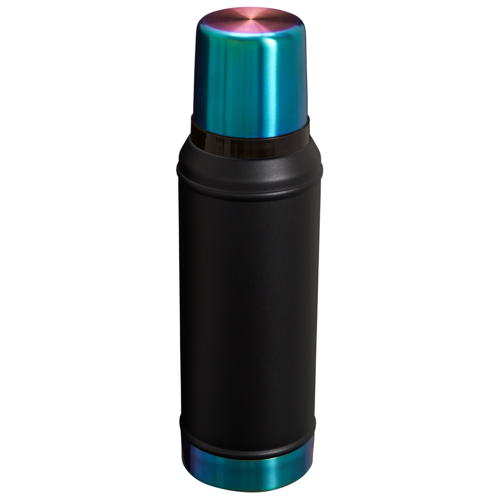Stanley 1913 The Black Chroma Classic Legendary Bottle 1.0 QT in Black Chroma