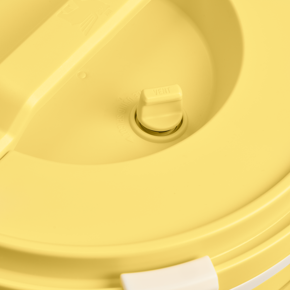 Stanley 1913 Adventure Fast Flow Water Jug 2G in Daffodil