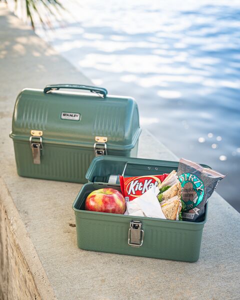 Stanley 1913 Classic Lunch Box 5.5 QT in Hammertone Green | View 3